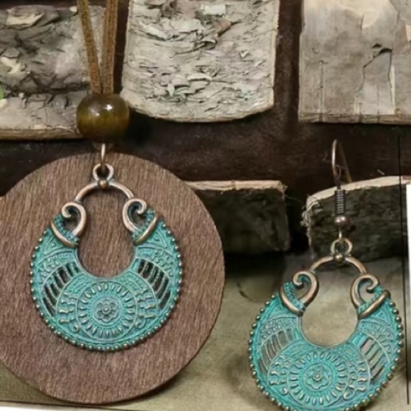 NWT-Boho Necklace Set - Picture 3 of 6